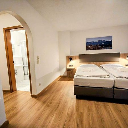 A8 Hotel Im Darchinger Hof Bed & Breakfast - Zwischen Holzkirchen Und Weyarn - Zwischen Muenchen Salzburg Und Innsbruck - Kurz Vor Dem Irschenberg Eksteriør billede