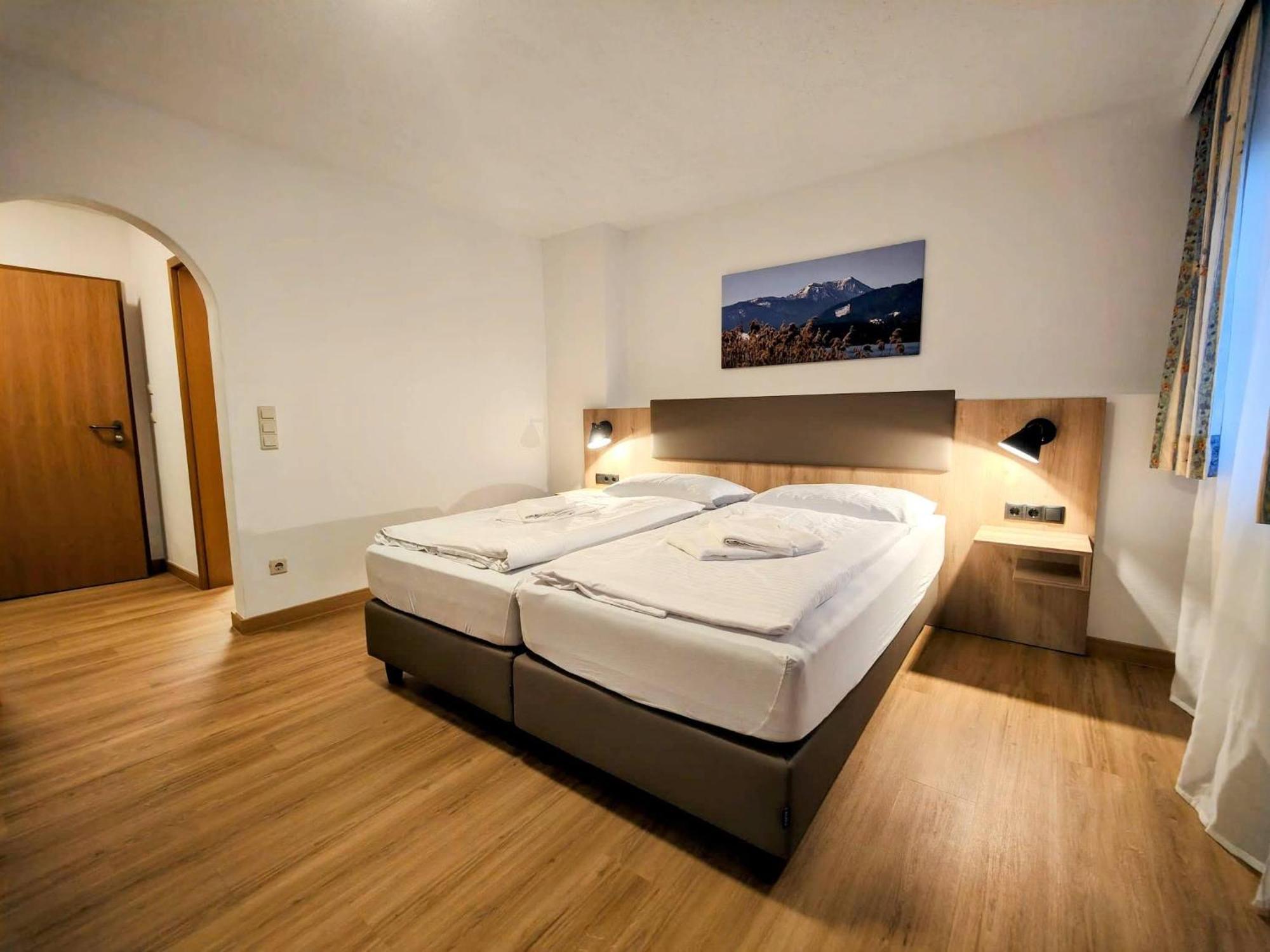 A8 Hotel Im Darchinger Hof Bed & Breakfast - Zwischen Holzkirchen Und Weyarn - Zwischen Muenchen Salzburg Und Innsbruck - Kurz Vor Dem Irschenberg Eksteriør billede