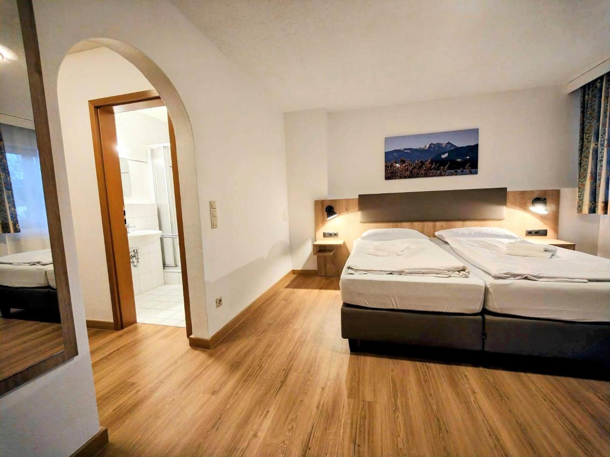 A8 Hotel Im Darchinger Hof Bed & Breakfast - Zwischen Holzkirchen Und Weyarn - Zwischen Muenchen Salzburg Und Innsbruck - Kurz Vor Dem Irschenberg Eksteriør billede