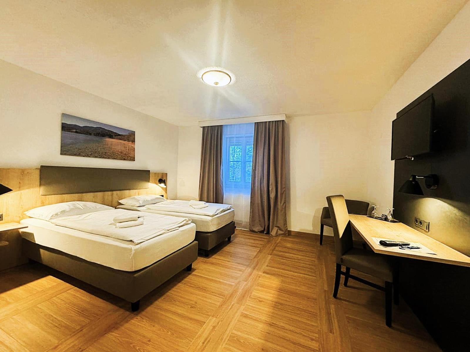A8 Hotel Im Darchinger Hof Bed & Breakfast - Zwischen Holzkirchen Und Weyarn - Zwischen Muenchen Salzburg Und Innsbruck - Kurz Vor Dem Irschenberg Eksteriør billede