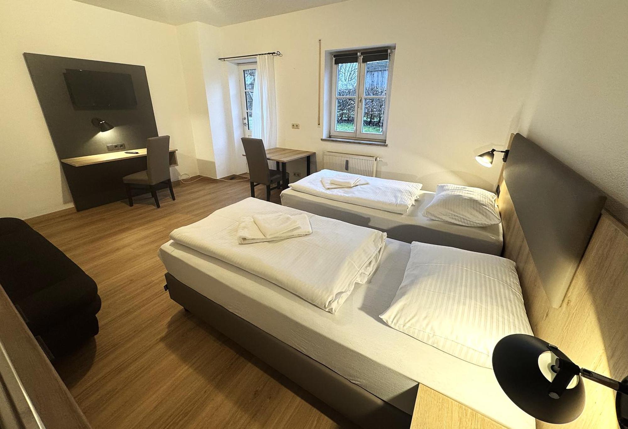 A8 Hotel Im Darchinger Hof Bed & Breakfast - Zwischen Holzkirchen Und Weyarn - Zwischen Muenchen Salzburg Und Innsbruck - Kurz Vor Dem Irschenberg Eksteriør billede